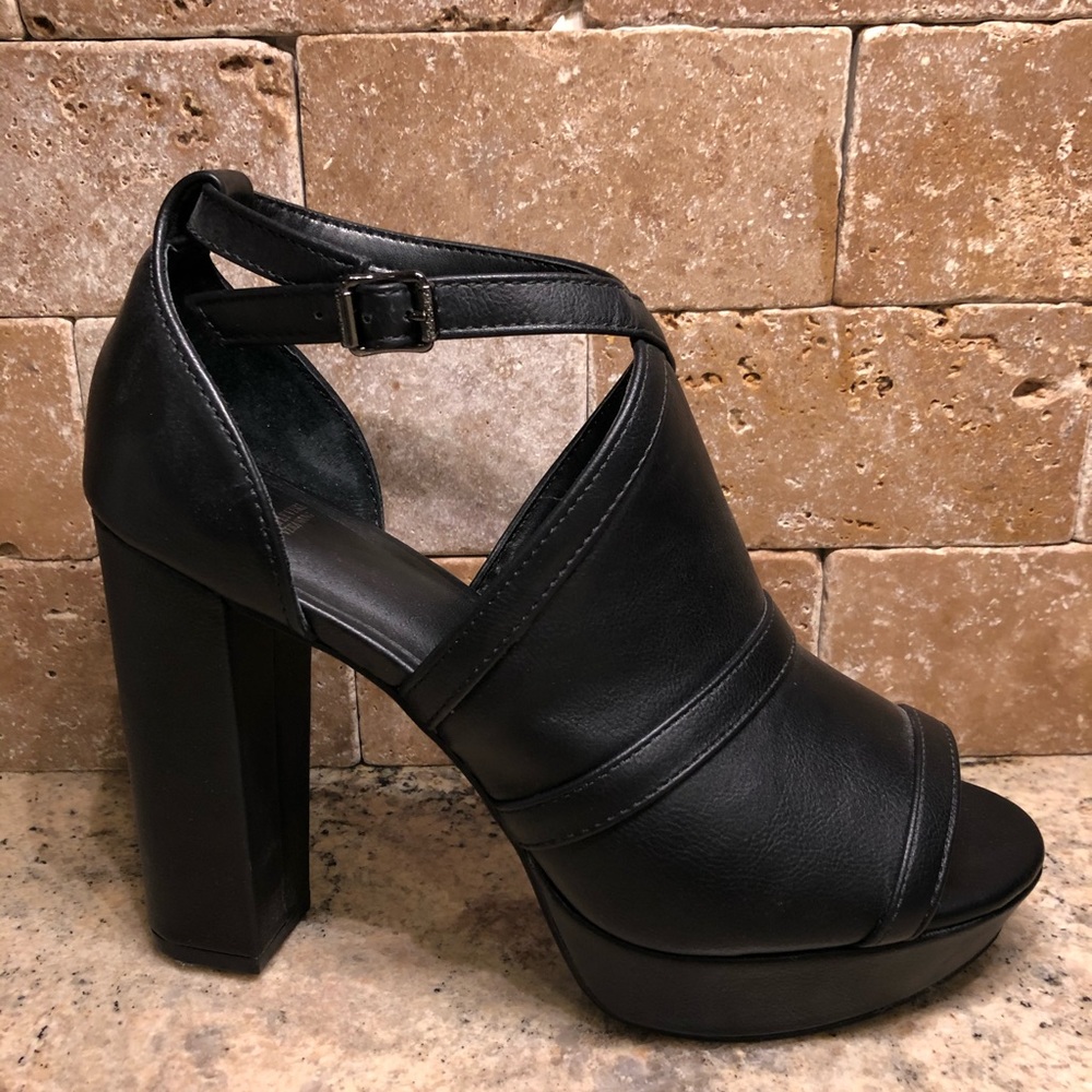 Black Vera Wang open toe heals size 9